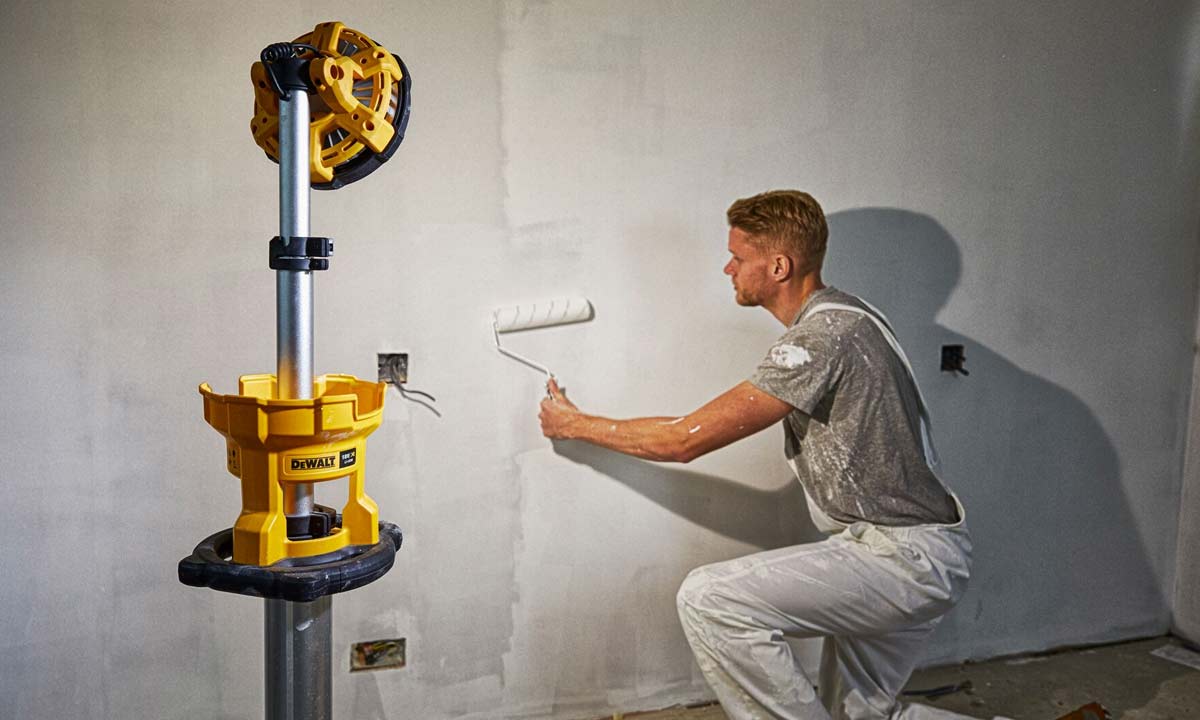 DEWALT arbejdslampe p&aring; stativ