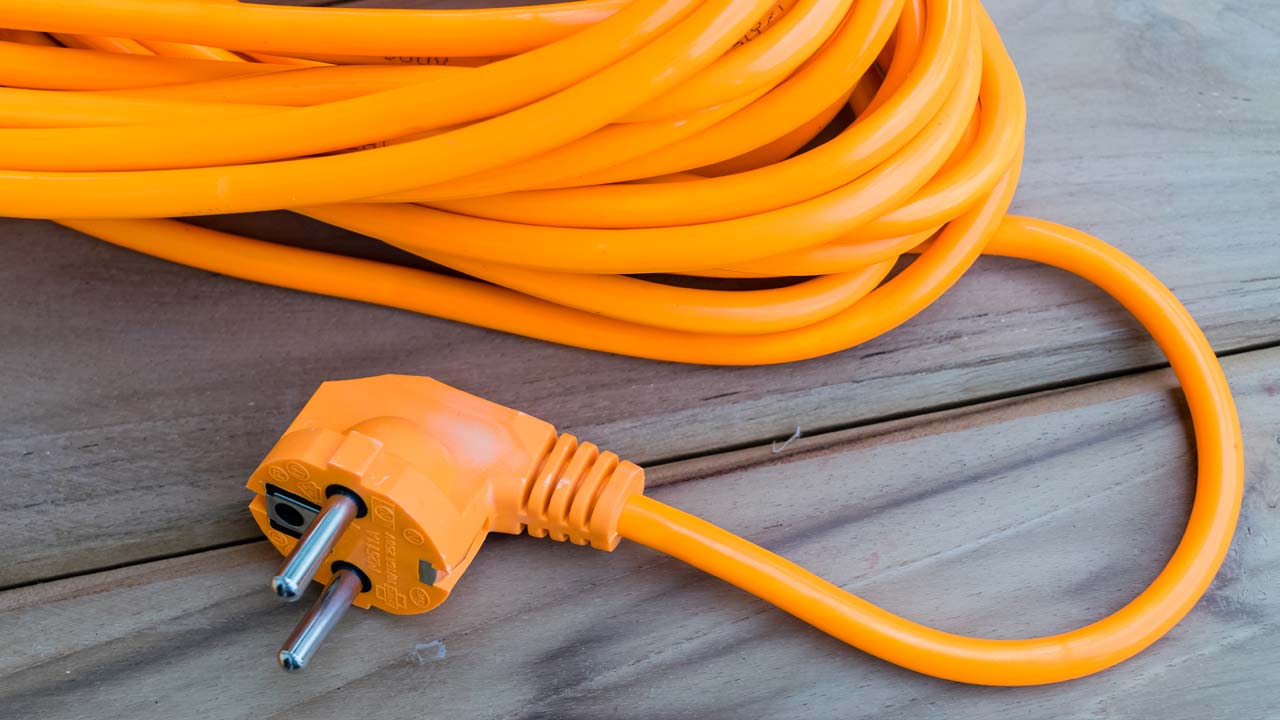 Farvet udendørs forlængerledning 