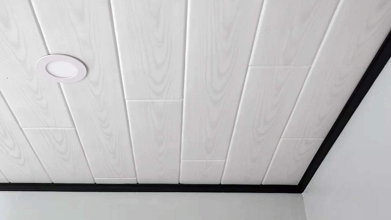 Hvide trælofter med indbygningsspot