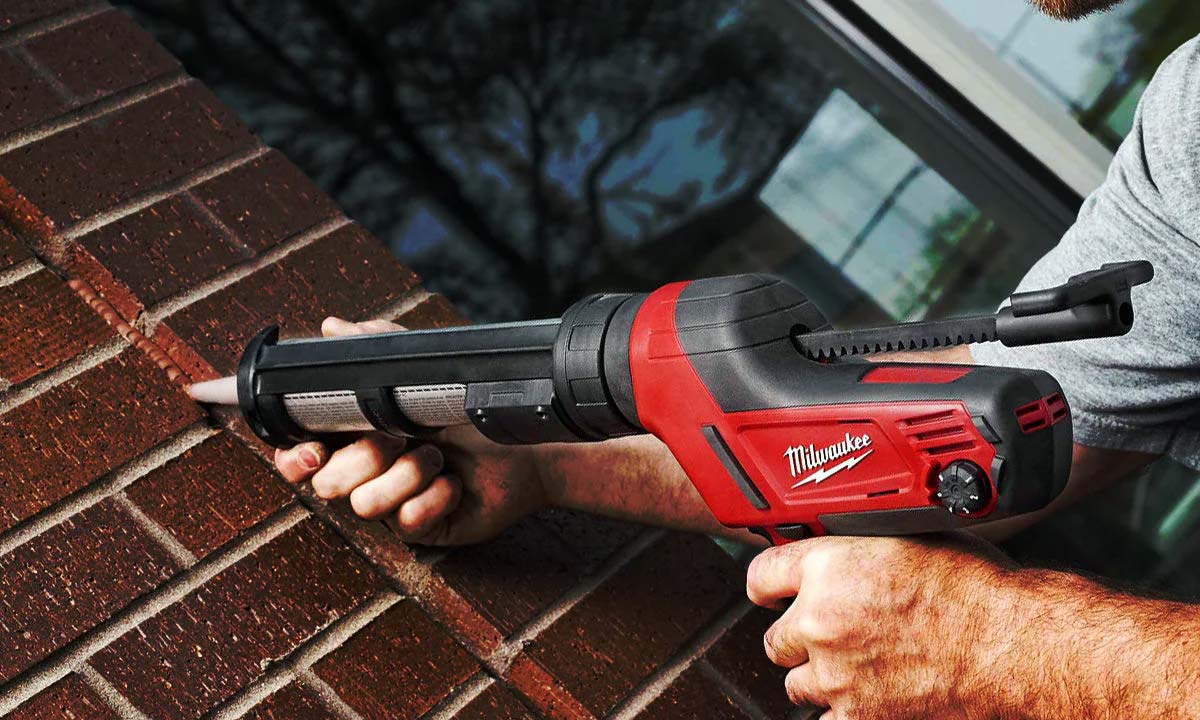 Fuge med elektrisk fugepistol fra Milwaukee