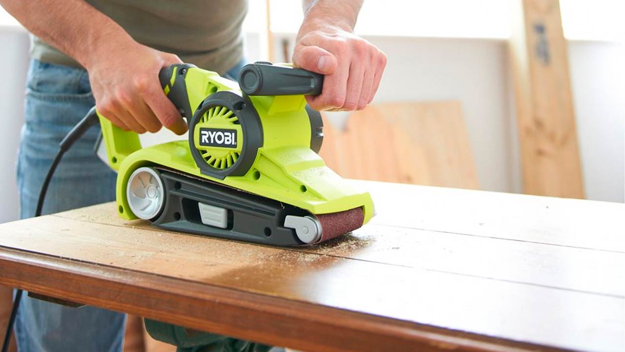 Udvalg af båndpudsere og båndslibere hos Bygma