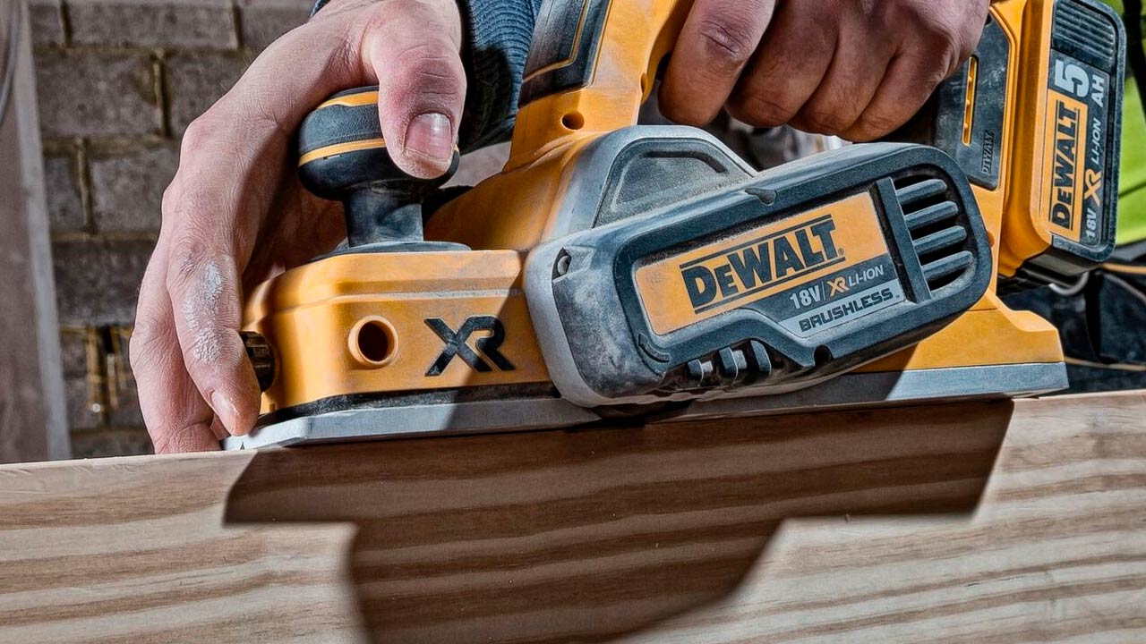 Udvalg af DeWALT elhøvle fra Bygma