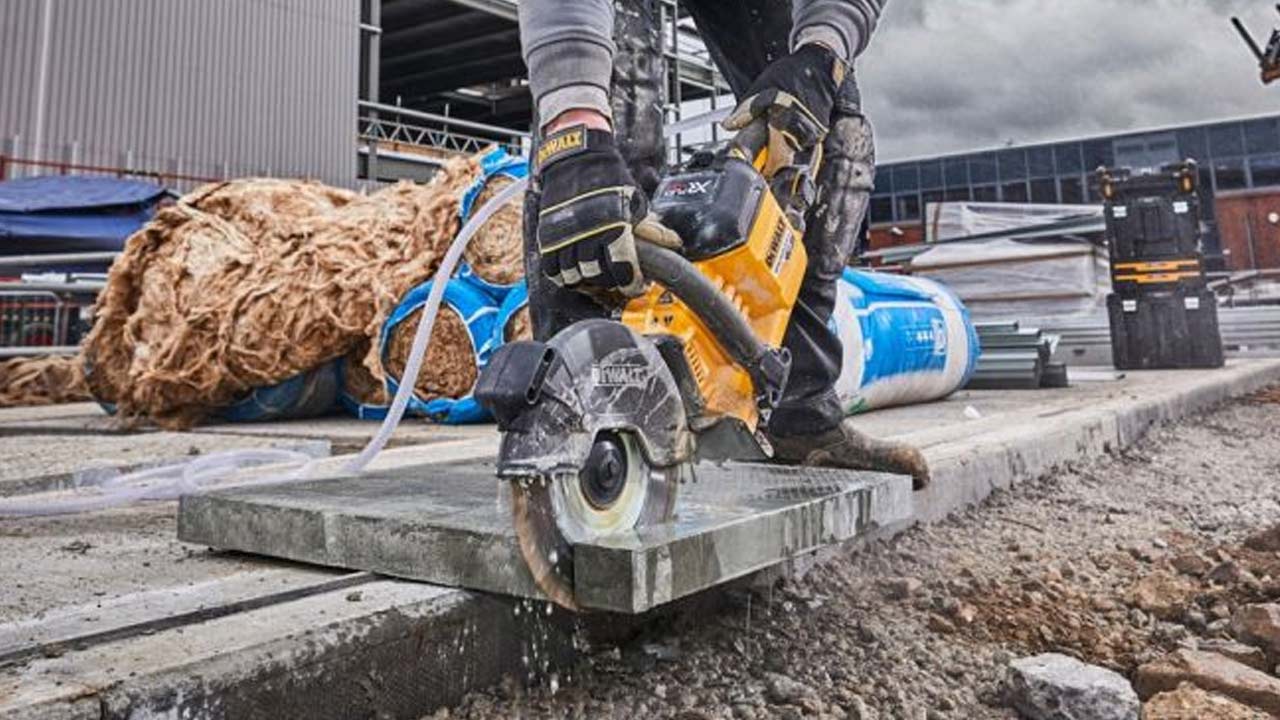 DEWALT kapsav der sk&aelig;rer i beton