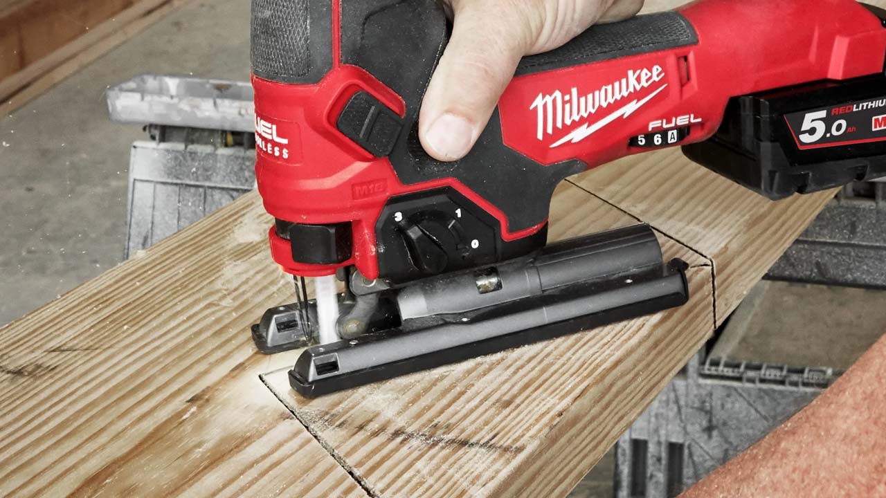 Stiksav med 5 Ah 18V batteri