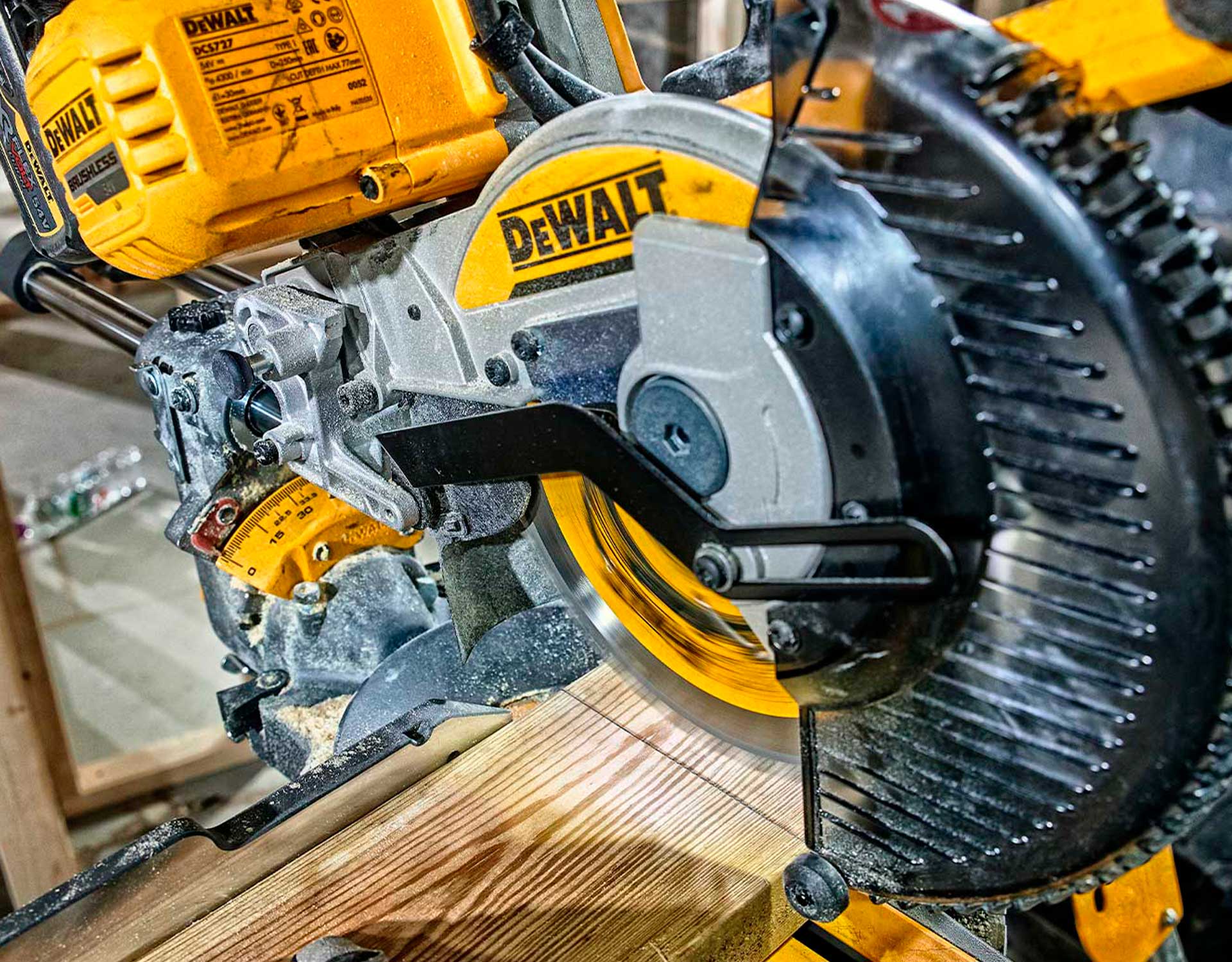 Dewalt kap geringssav up close
