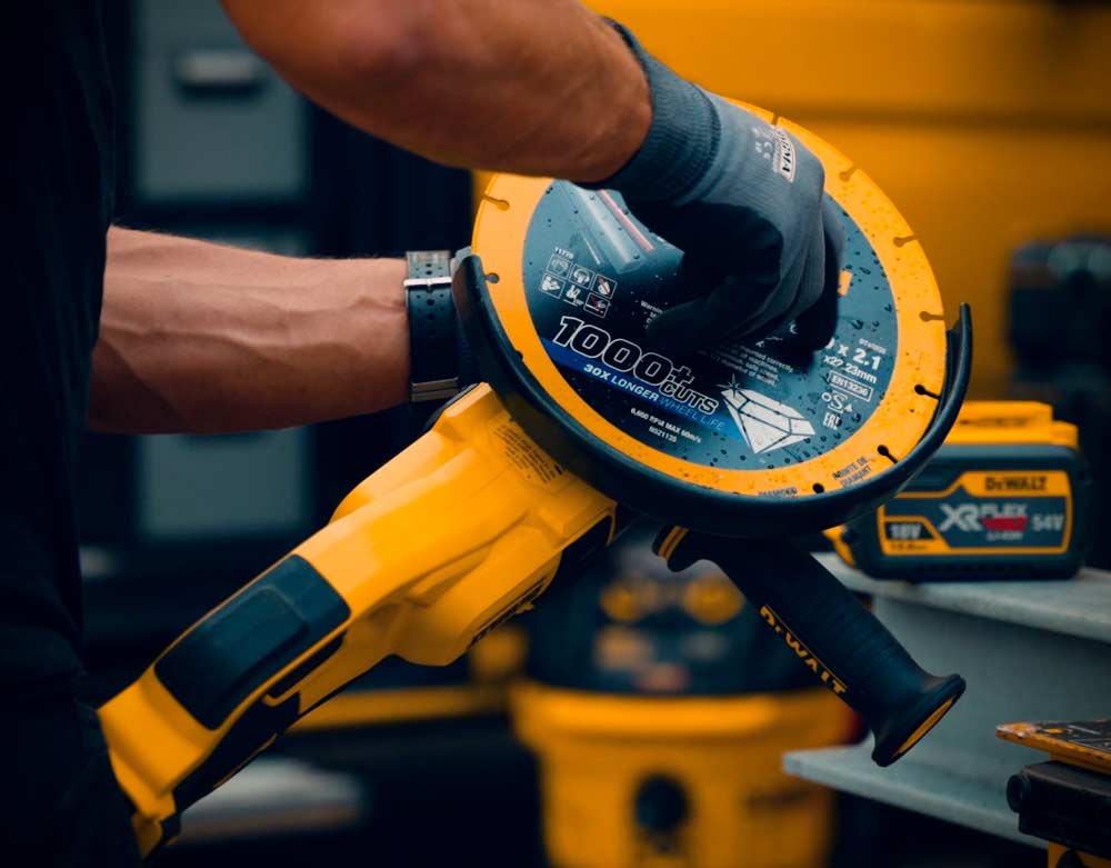 Klinger monteret på DeWALT DCG460
