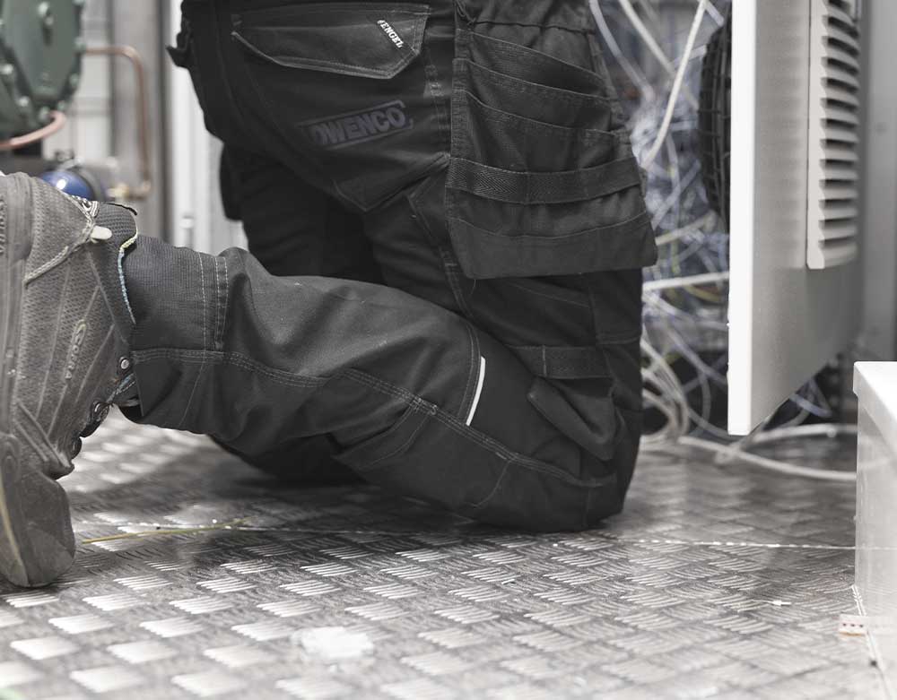 Knæpuder beskytter mod hårde gulve af stål