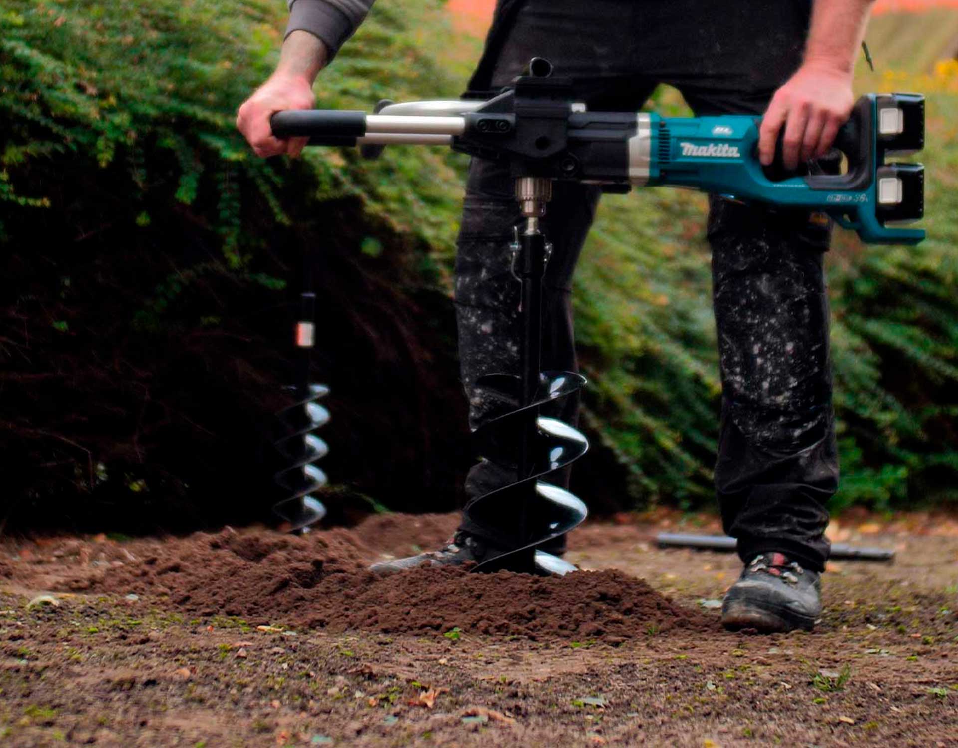 Boring med Makita pælebor