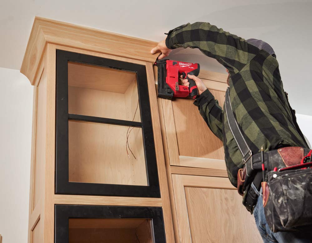 Møbelmontering med Milwaukee stiftepistol