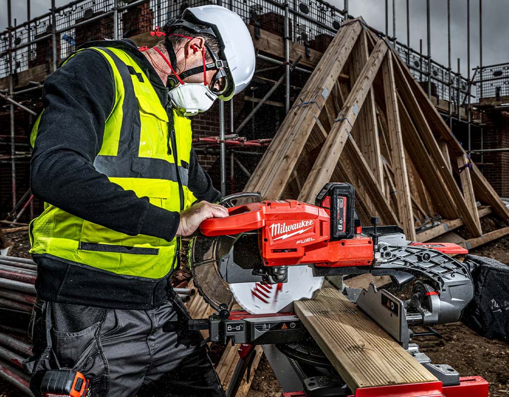 Milwaukee kap geringssav på Byggeplads